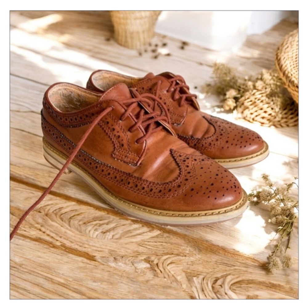 Urban Outfitters- BDG Cognac Leather Brocade Loafer-EUC -Sz 7.5-Academia